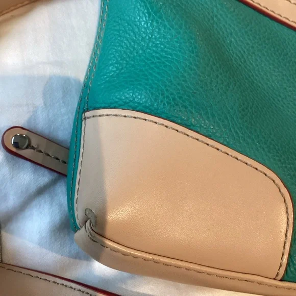 Tignanello Crossbody leather bag with card slots and zippered compartments. - Picture 14 of 14